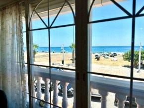 Casa en Primera Linea de Playa SALADERO GARRIDO